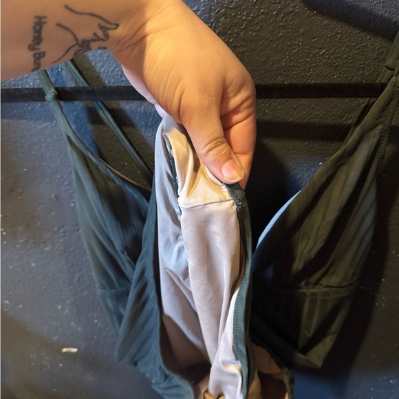 Women’s Shade & Shore Green V-Neck Ribbed Swimsuit - Picture 4 of 8